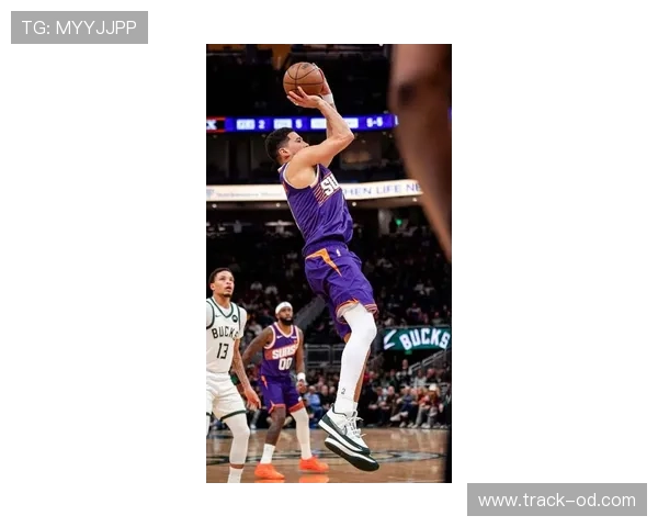 德文·布克得分结构转变提升季后赛关键时刻效率