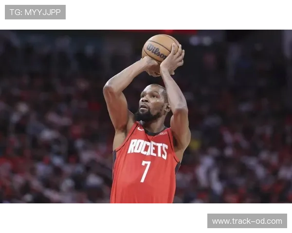 杜兰特高效单打拉开差距，关键时刻稳定投篮主导进攻