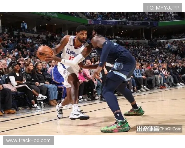 马克西挡拆制造错位,比哈登更常单打终结 马克西挡拆制造错位,比哈登更常单打终结